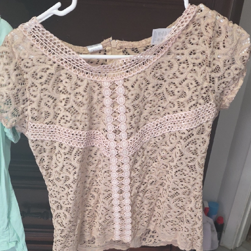 Elegant Lace Women’s Top in Cream